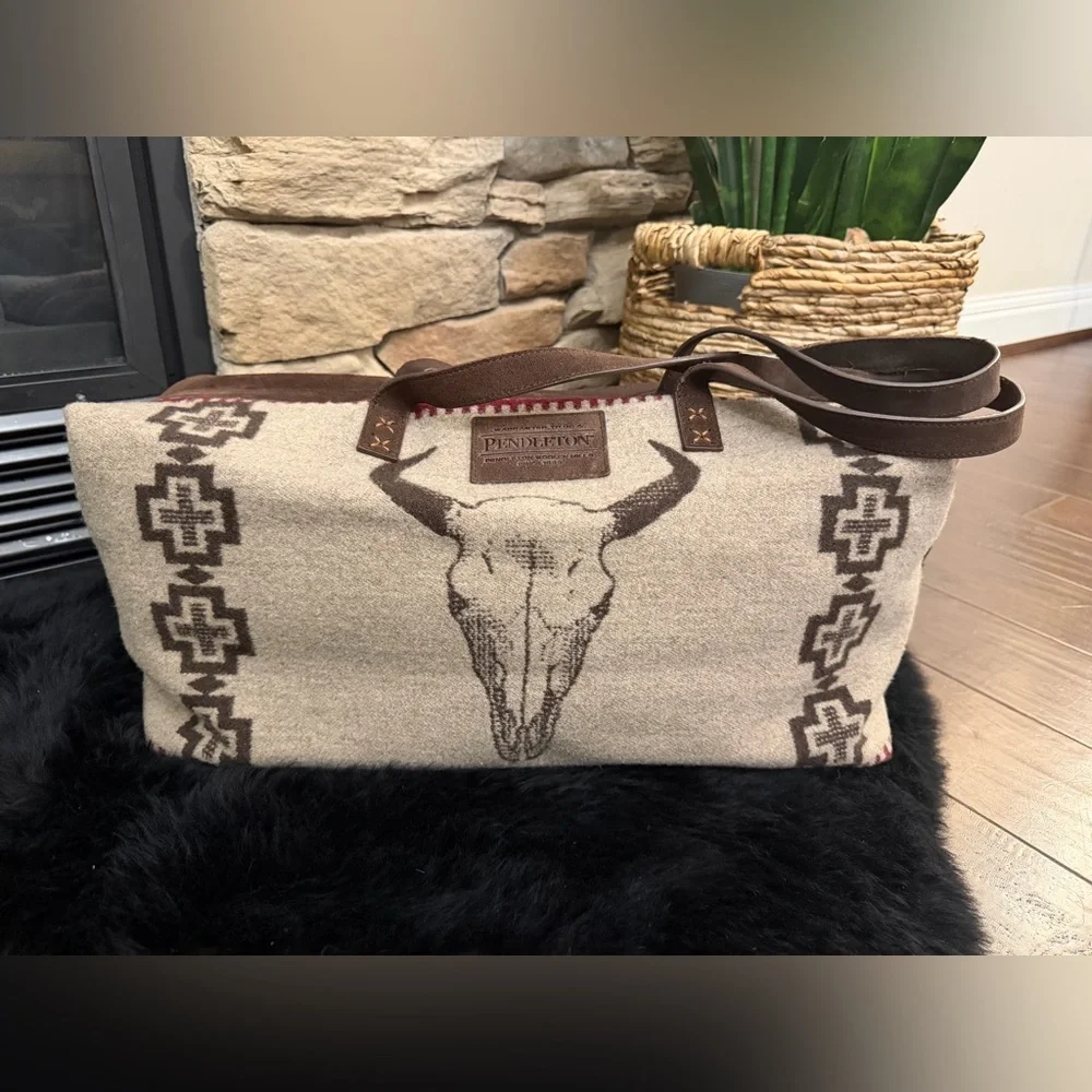 Pendleton American West Weekender - Picture 3 of 14